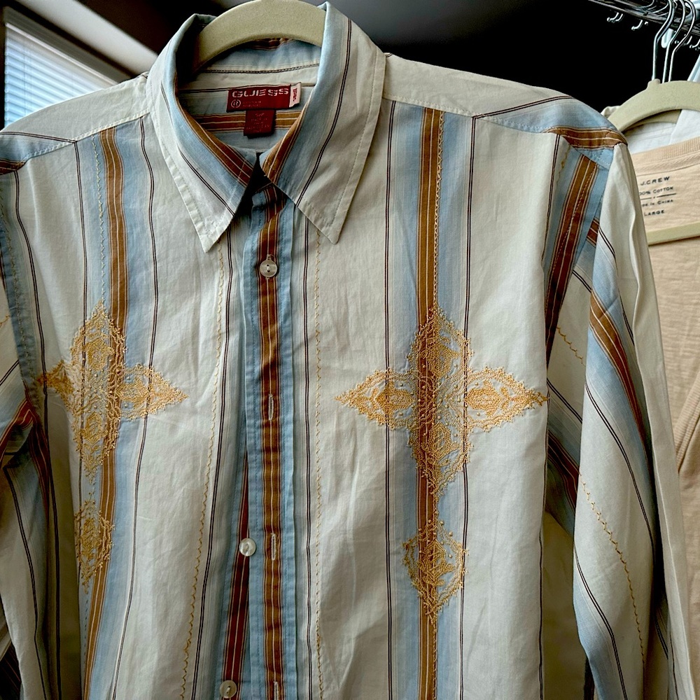 Guess Beautiful Embroidery Shirt